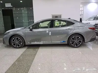 تويوتا كامري ال اي هايبرد (سقف بانوراما) 2025 8