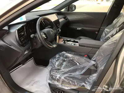 لكزس RX350 BB 2025 تيتانيوم داخلي بني -ابيض داخلي بني سعودي 10