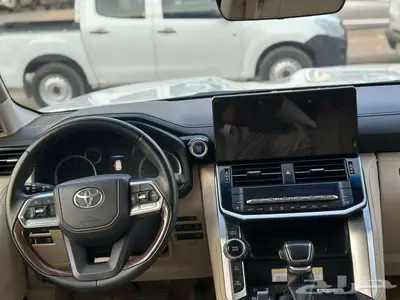 تويوتا لاندكروزر L4 موديل 2022 بنزين 8