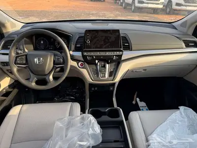 هوندا اوديسي LX موديل 2025 - اللون - ابيض - رمادي 4