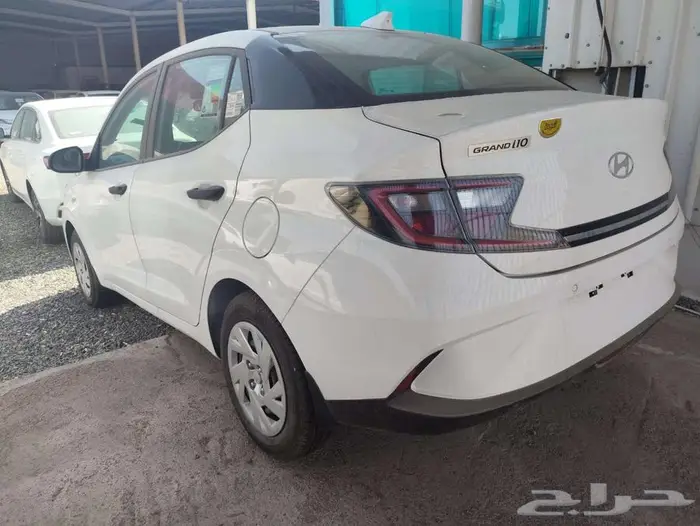 هونداي i 10 ستاندر 2025 8