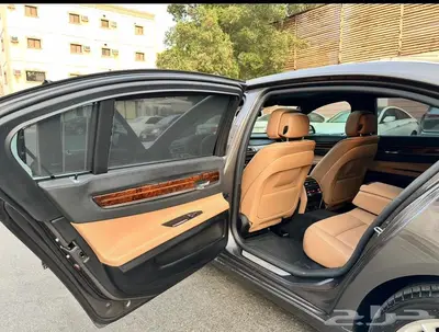 للبيع BMW 740 Li مخزن 2013 نظيف جدا ممشى 112 8