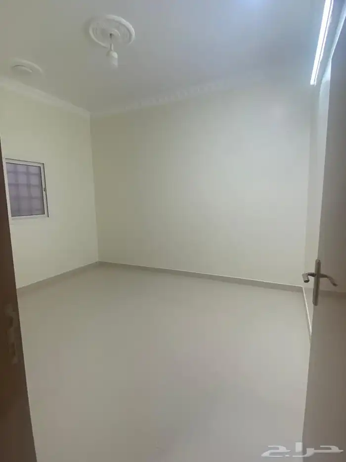 شقة غير مؤثثه عوائل بالجبيله 4