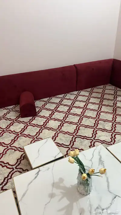 جلسة ارضية مع السجاد والطاولة 2