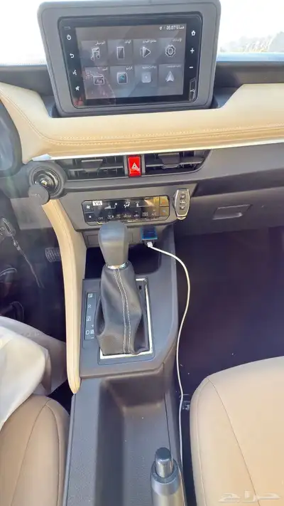للبيع يارس 2023 شبه جديدة ممشى 17300 فقط 12