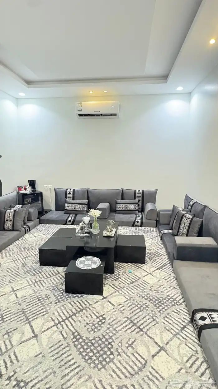 مجلس ارضي فخم 1