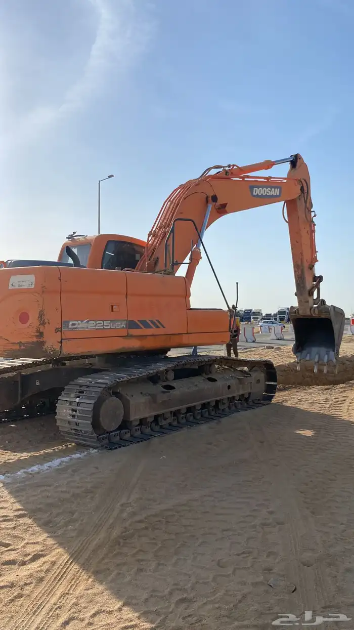 حفار بوكلين للايجار هدم وحفر الاراضي 2