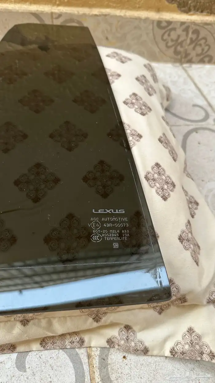قزاز جيب لكزس وكاله وجدا  نظيف وعليه تضليل من شركه solarpro 12