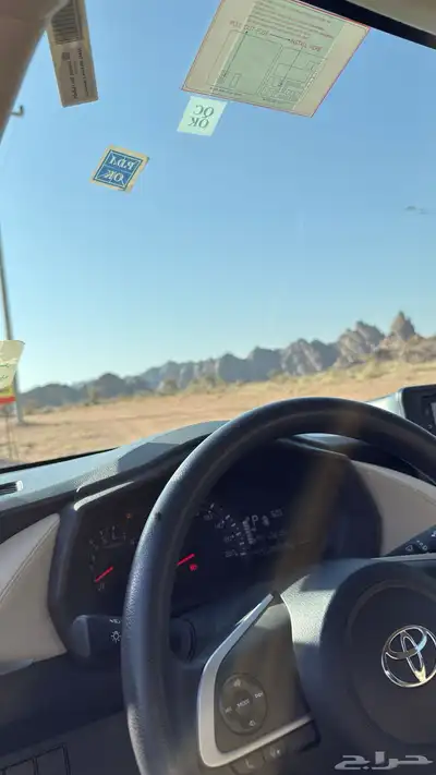 للبيع يارس 2023 شبه جديدة ممشى 17300 فقط 9