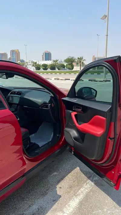 للبيع جاكوار اف بيس 11