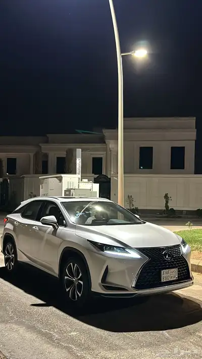 للبيع جيب لكزس RX ممشى قليل وبحالة الوكاله 0
