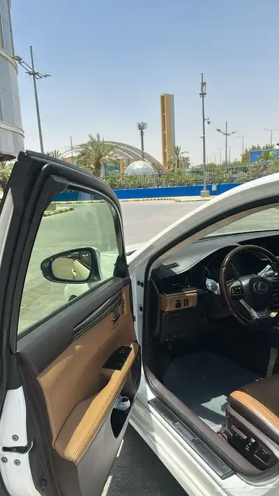 لكزس es 2016 v6 22