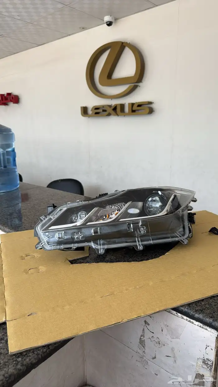 شمعة كورولا 2020 يسار وكاله فيها كسر بسيط موضح ف الصوره 1