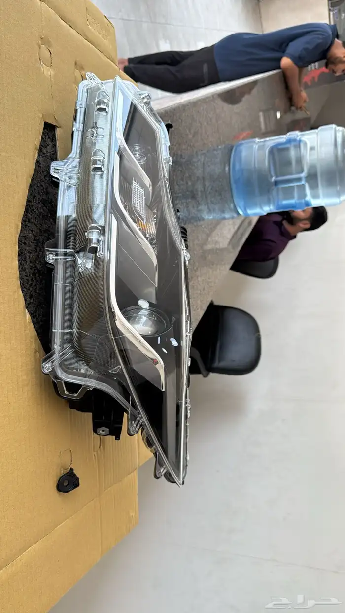 شمعة كورولا 2020 يسار وكاله فيها كسر بسيط موضح ف الصوره 0