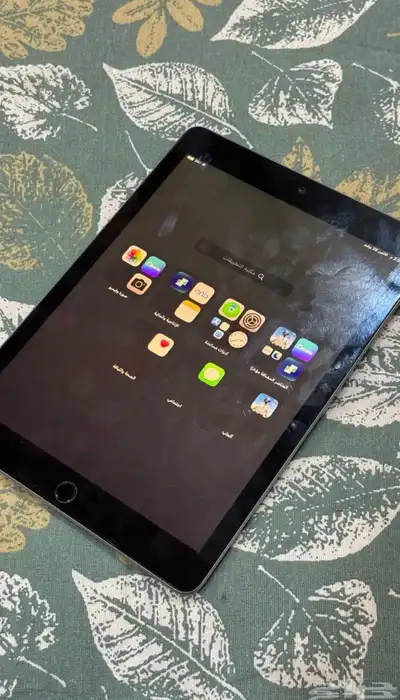 أبل آيباد الجيل السادس مستعمل بحالة ممتازة جدا  مع كرتونه 10