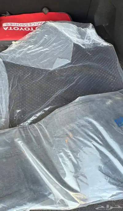 للبيع يارس 2023 شبه جديدة ممشى 17300 فقط 6