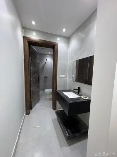 للبيع فيلا سكني في مخطط منح 99ج س حي البحيرات 18