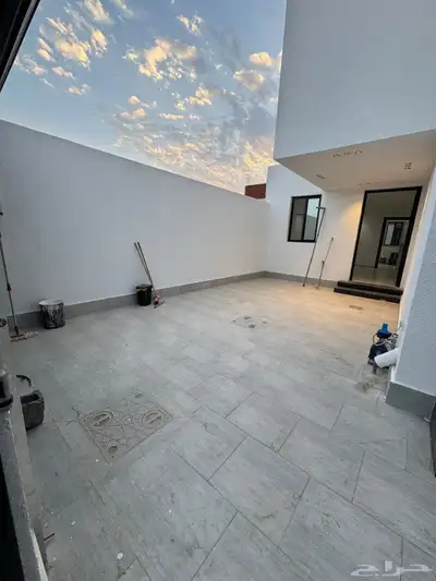 للبيع فيلا سكني في مخطط منح 99ج س حي البحيرات 14