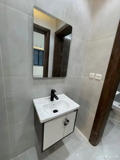 للبيع فيلا سكني في مخطط منح 99ج س حي البحيرات 2