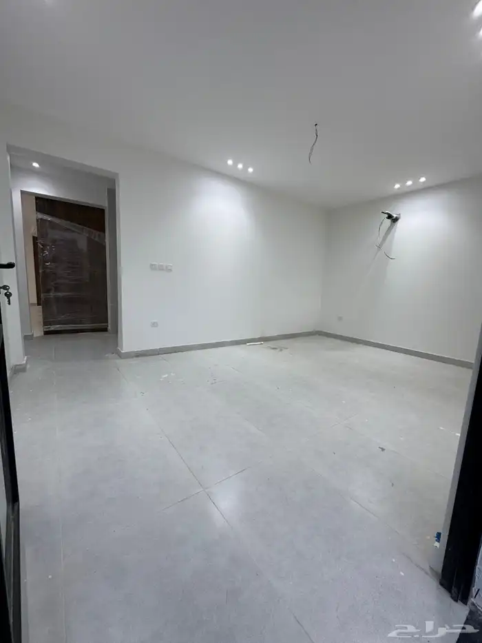 للبيع فيلا سكني في مخطط منح 99ج س حي البحيرات 12