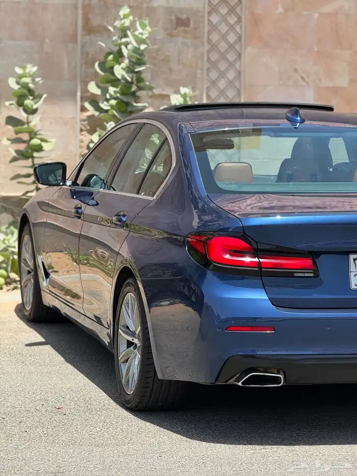 BMW   520   2023 البيع 128000 الف بودي بلد 4