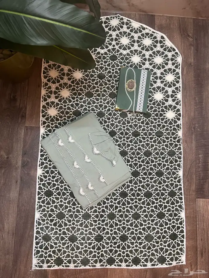 عروض سجادات تركيه ومخمل وطقوم الصلاه 17