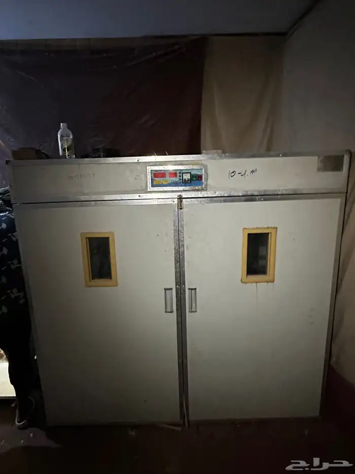 Egg hatching incubator 1
