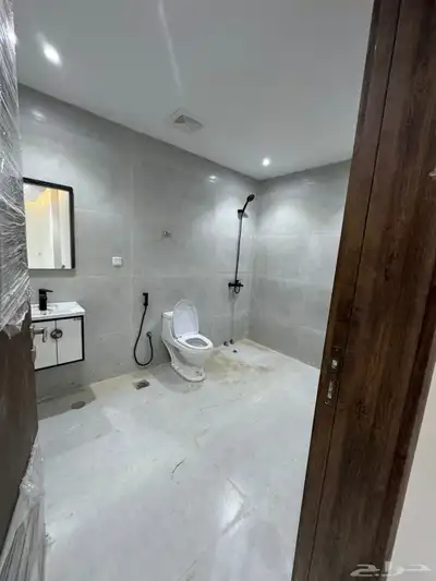 للبيع فيلا سكني في مخطط منح 99ج س حي البحيرات 16