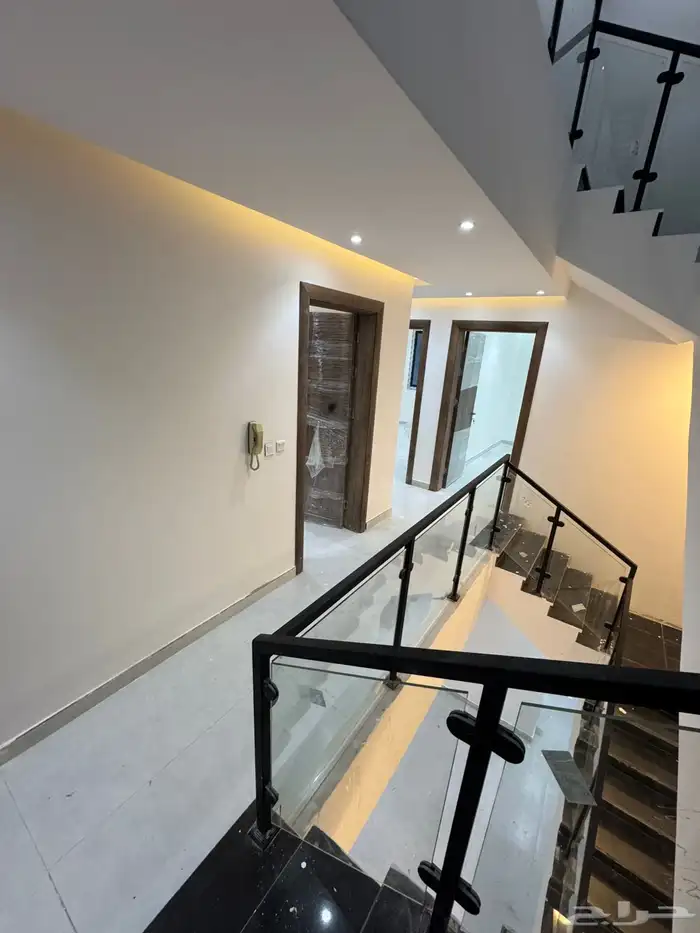 للبيع فيلا سكني في مخطط منح 99ج س حي البحيرات 10