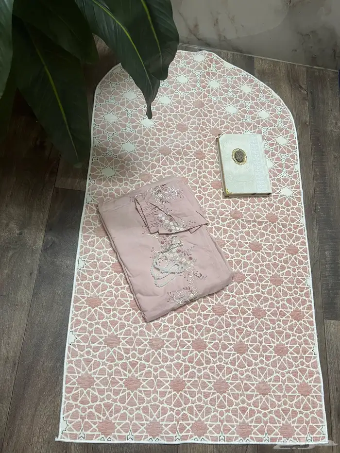 عروض سجادات تركيه ومخمل وطقوم الصلاه 16