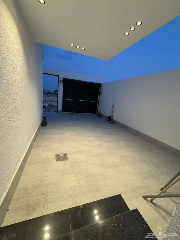 للبيع فيلا سكني في مخطط منح 99ج س حي البحيرات 6