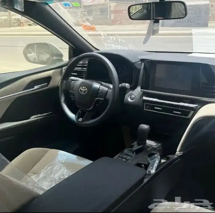 تويوتا كامري E هايبرد 2025 6