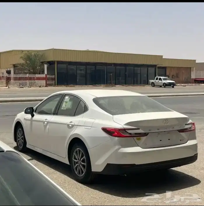 تويوتا كامري E هايبرد 2025 2