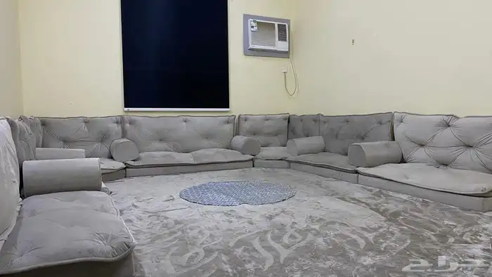 مجلس كامل أربعه ب ثلاث نضيف وجديد حدي به 1500 0