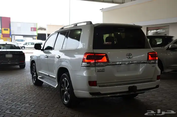 تويوتا لاند كروزر GXR 3 2021 V8 تورنق 2