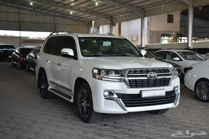 تويوتا لاند كروزر GXR 3 2021 V8 تورنق 1