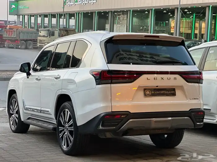 لكزس 2023 LX600 4