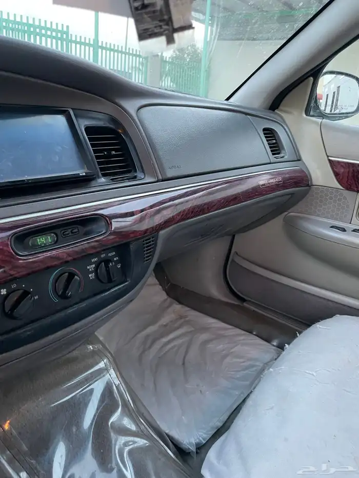 للبيع فورد ماركيز 2001 ماشي 330 نظيف 11