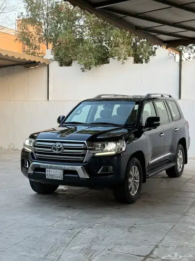 لاندكروزر gxr3 الموديل 2016 V8 1