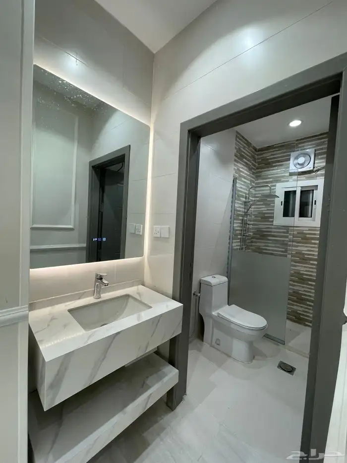 شقة تمليك مميزة 6 غرف بطحاء قريش بجوار جامع 9