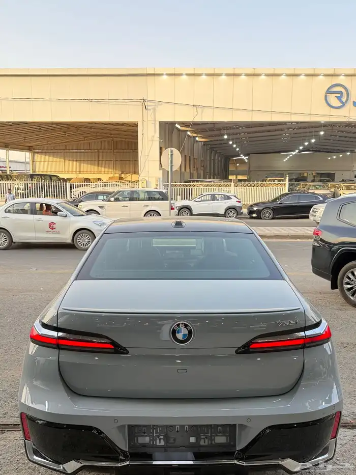 بي ام دبليو 2025 عداد جديد 735 وارد خليجي 5