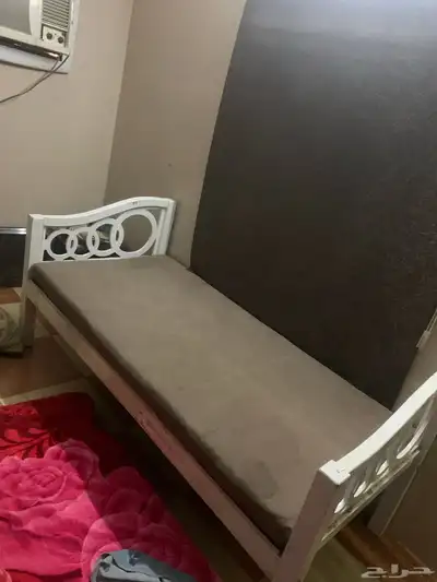 ثلاثه كراسي نظيفه معا لفرش 2