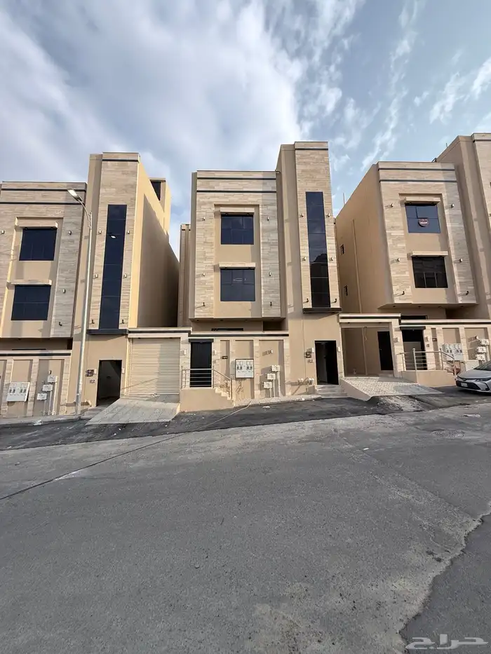 للبيع شقق علويه طريق ابها الخميس حي الضيافه بسعر 550 الف 0