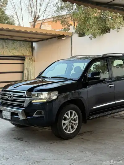 لاندكروزر gxr3 الموديل 2016 V8 2