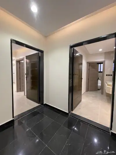 للبيع شقق علويه بسعر 530 الف بسطح خاص ومصعد شغال حى الضيافه 3