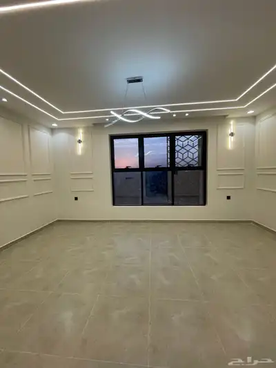 للبيع شقق علويه بسعر 530 الف بسطح خاص ومصعد شغال حى الضيافه 4