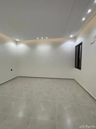 للبيع شقق علويه بسعر 530 الف بسطح خاص ومصعد شغال حى الضيافه 17