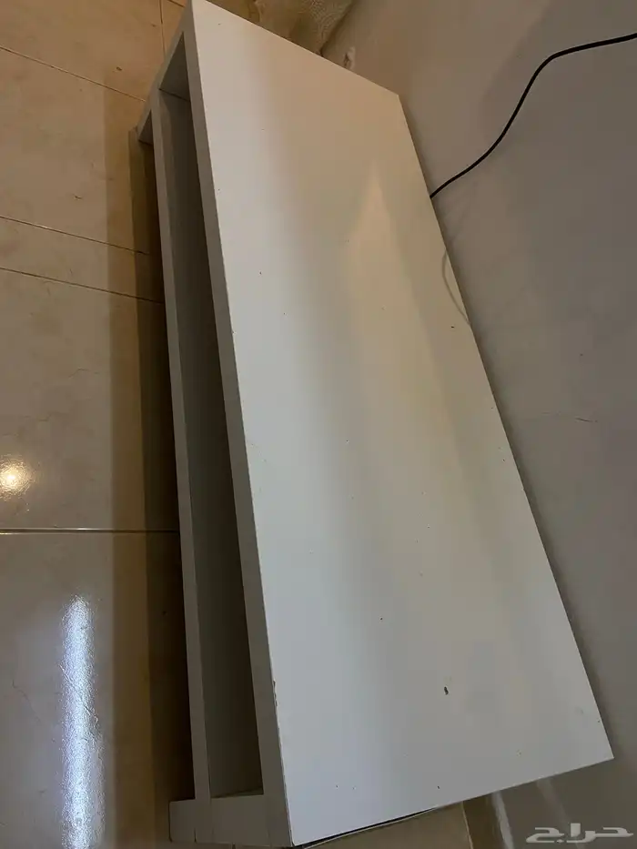 طاولة ايكيا مستعملة بحالة جيدة 0