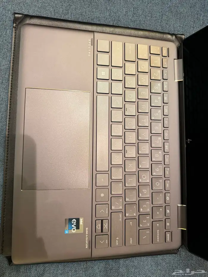 للبيع لابتوب HP Spectre x360 بمواصفات عالية معالج i7 3