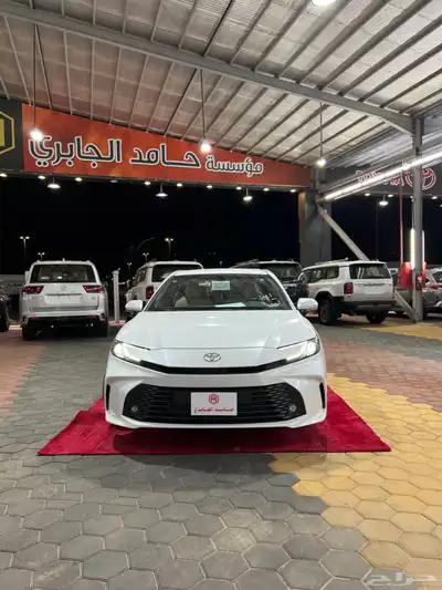 تويوتا  كامري E استاندر بنزين 2025 جديد 118.450شامل الضريبة 1